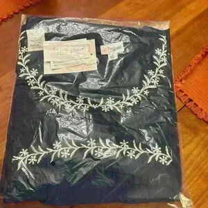 LuLaRoe Paisley, top size, large blue, and white embroidered